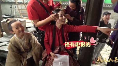 热闹的吃瓜群众花絮,现场直击，趣味横生瞬间