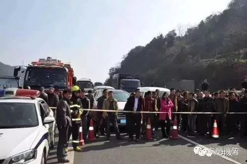 南宁大桥吃瓜群众视频,现场视频引发热议