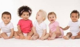 吃瓜群众宝宝拍照图,萌态十足引网友热议