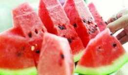 不吐西瓜籽的吃瓜群众,吃瓜群众更尽兴