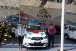 车展吃瓜群众看哪里