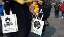 广场吃瓜群众,见证时代变迁的民间视角