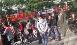 蟠桃街的吃瓜群众,吃瓜群众的欢乐盛宴