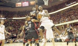 nba打架时的吃瓜群众,场边吃瓜群众见证的火爆瞬间