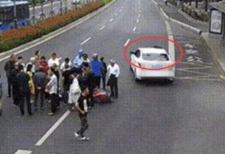 吃瓜群众发生车祸视频,视频记录惊心动魄一幕