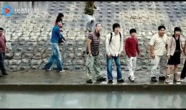 群众纷纷围观吃瓜机器,吃瓜机器引发全民围观现象