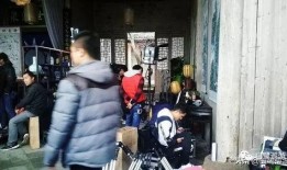 韩美娟楼下吃瓜群众拍摄,揭秘明星日常