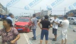 吃瓜群众发生车祸视频,视频记录惊心动魄一幕